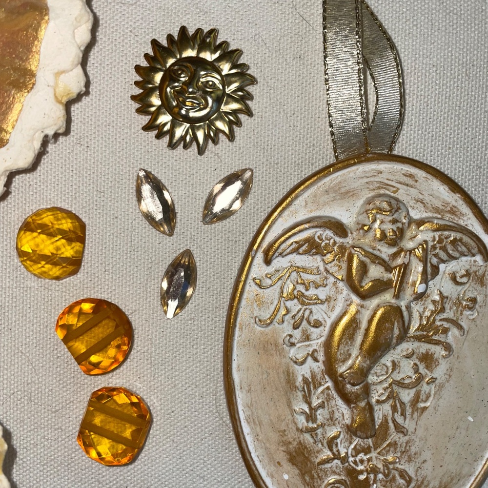 Gilded Treasures! Lot of 15+ Handmade paper and plaster ornaments &  decor items - Picture 12 of 15